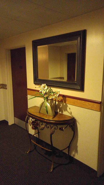 Crossfield Country Inn Exterior photo