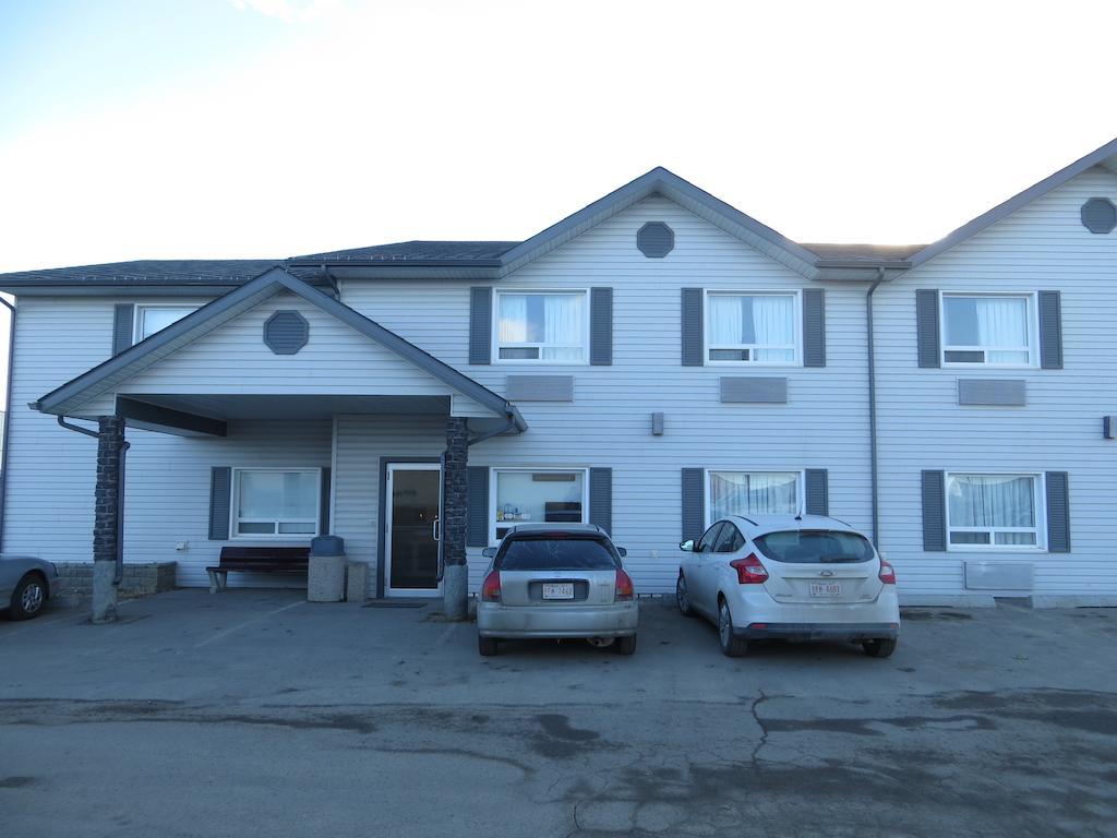Crossfield Country Inn Exterior photo