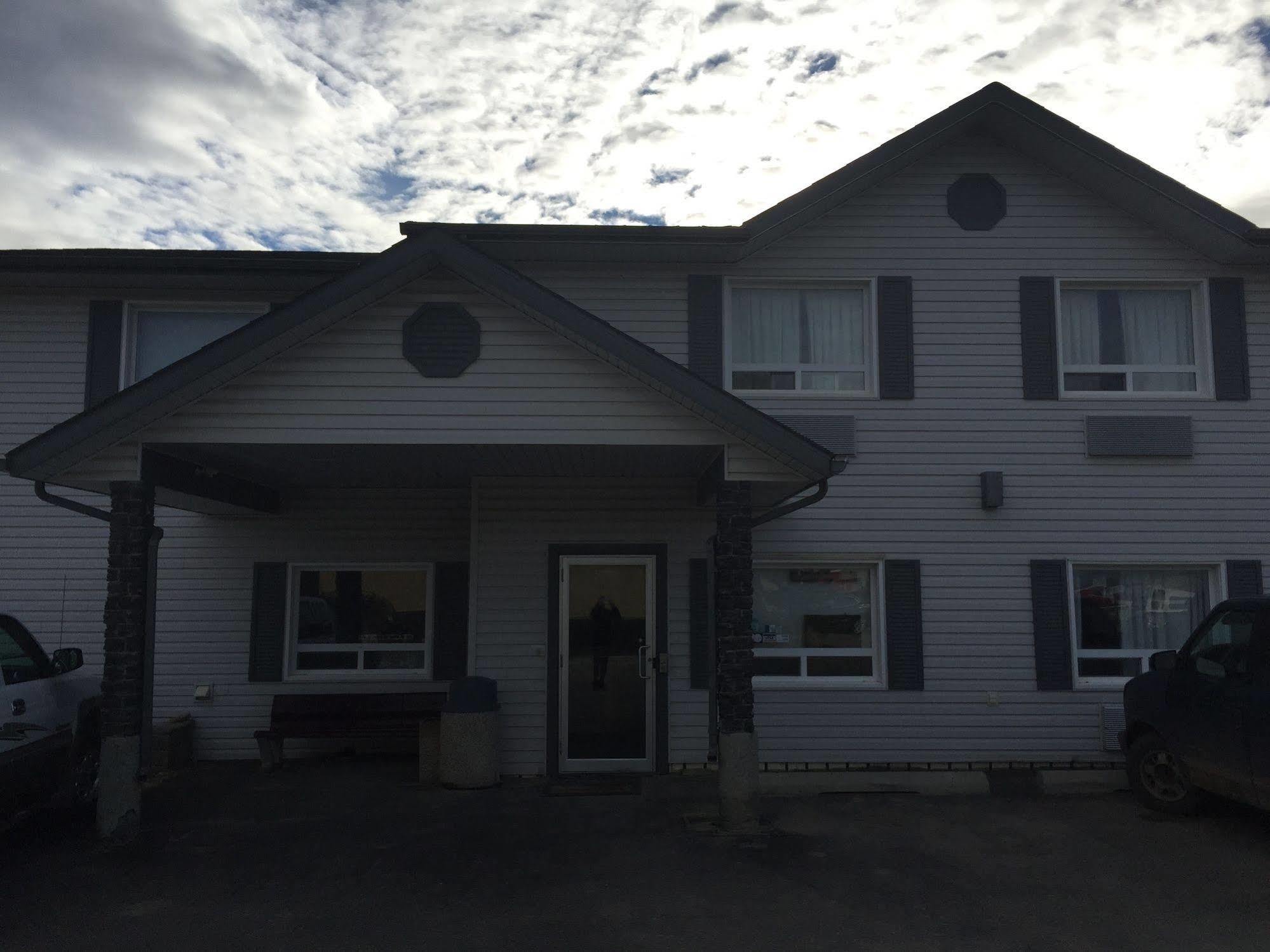 Crossfield Country Inn Exterior photo